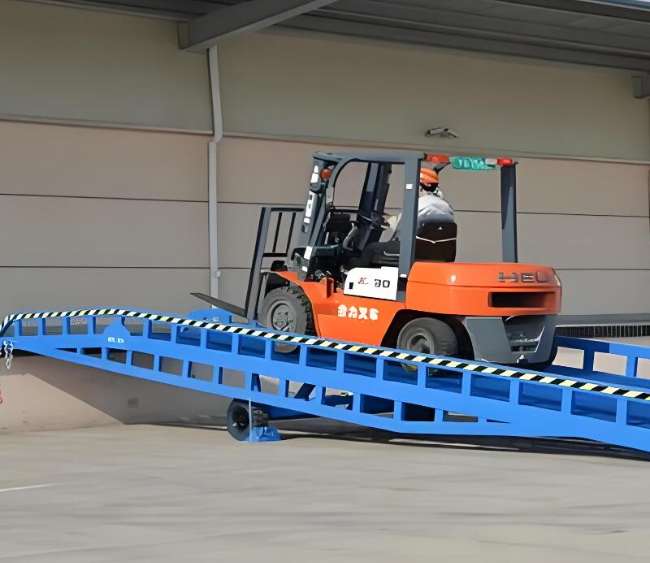 松北移动式卸货平台（叉车用）